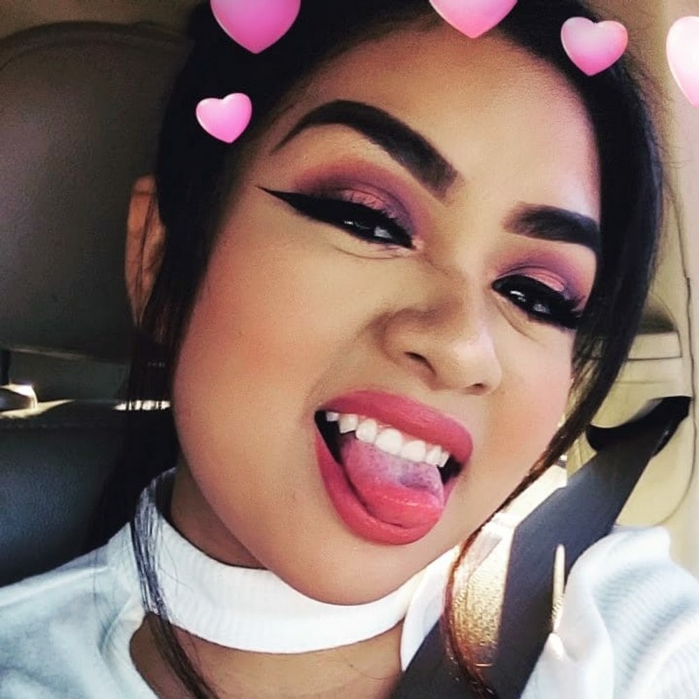 Meet your Posher, Chicana_beauty